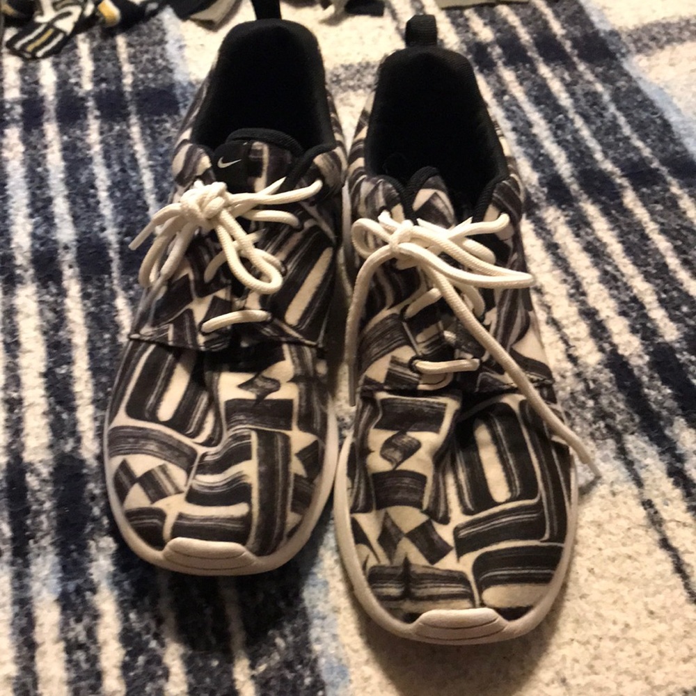 Nike roshes, size 8.5